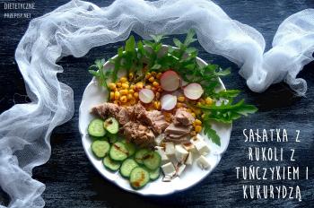 Ekspresowa sałatka z rukoli z tuńczykiem i kukurydzą